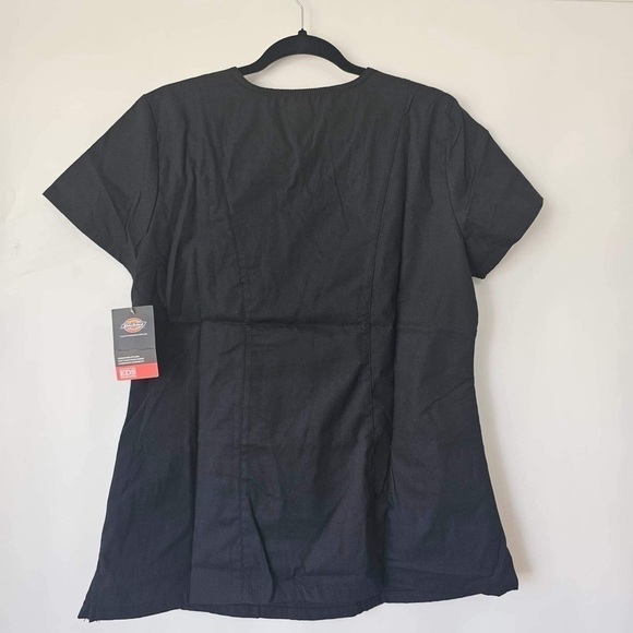 Dickies, Women’s Eds Signature V-Neck Top with Multiple Patch Pockets. Size: M - Picture 3 of 12